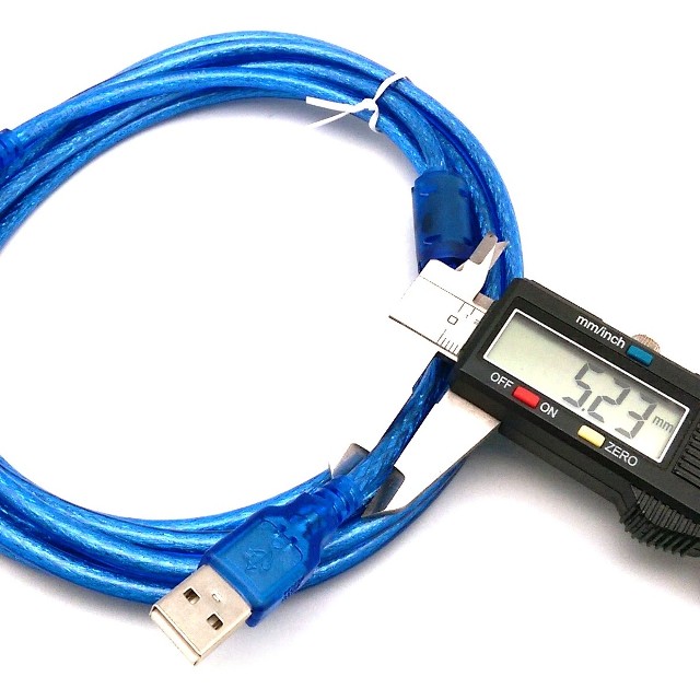 BENEVO USB2.0 連接線 - 金屬編織網特寫